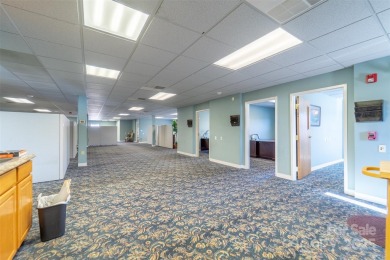 Outstanding commercial opportunity in downtown Franklin, NC!