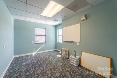 Outstanding commercial opportunity in downtown Franklin, NC!