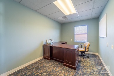 Outstanding commercial opportunity in downtown Franklin, NC!