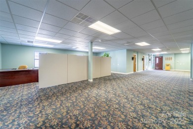 Outstanding commercial opportunity in downtown Franklin, NC!