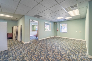 Outstanding commercial opportunity in downtown Franklin, NC!