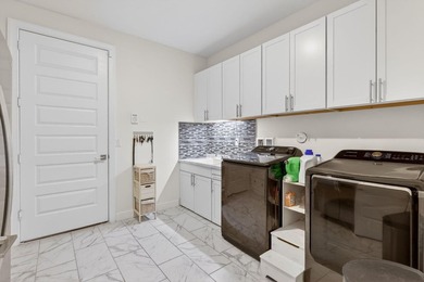 Hurry don't miss out on this upgraded Meritage Onyx model in - photo 33