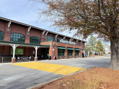 Gorgeous Hilltop Condo end unit overlooking the trees! Refined
