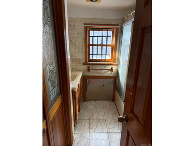 Two-family detached property in the heart of Staten Island - photo 3