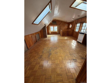 Two-family detached property in the heart of Staten Island - photo 4