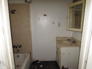 Great location for this 4/2 brick home. Has a newer roof but the - photo 15
