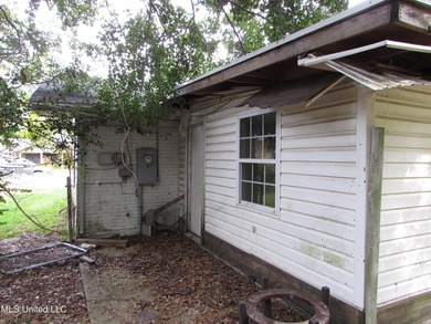 Great location for this 4/2 brick home. Has a newer roof but the - photo 24