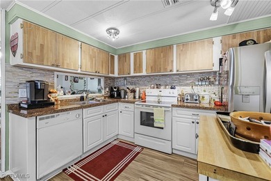Pine Island Cove 55+ community.munity POOL, HOT TUB, CLUBHOUSE - photo 26