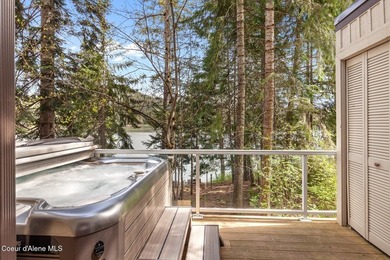 Exceptional Hayden Lake YEAR-ROUND waterfront retreat with ~100' - photo 6