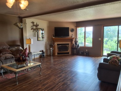 Gorgeous, well maintained lake home on Lake Kampeska! - photo 8