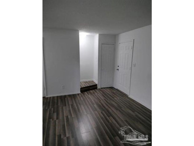 Investment opportunity. Amazing Townhouse, 3 rooms 1 full bath 1 - photo 3