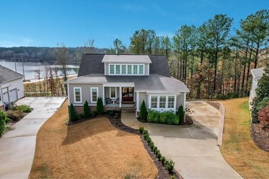 BEAUTIFUL home with STUNNING views of the Highlands Lake! No - photo 2