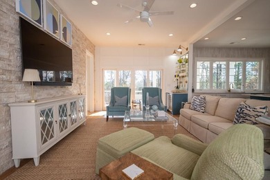 BEAUTIFUL home with STUNNING views of the Highlands Lake! No - photo 9
