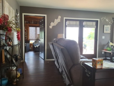 Gorgeous, well maintained lake home on Lake Kampeska! - photo 9