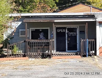 Great location for barbershop/beauty salon/nail salon on NW