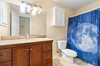 This townhouse is a great opportunity for anyone wanting to live - photo 4