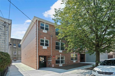 (private lake, pond, coastal) Townhome/Townhouse For Sale in Ridgewood New York