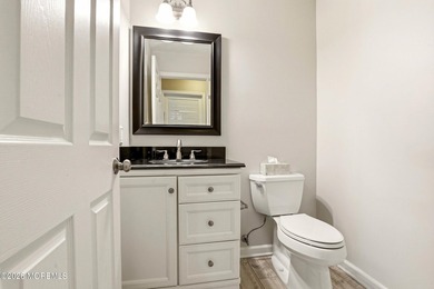 Welcome to this spacious and beautifully maintained 4-bedroom, 2 - photo 11