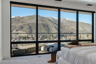 Architecturally significant modern residence set on 2.5 private - photo 13
