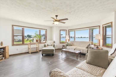 Welcome to the ultimate waterfront compound! This extraordinary - photo 19