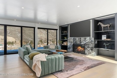 Architecturally significant modern residence set on 2.5 private - photo 22