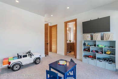 Architecturally significant modern residence set on 2.5 private - photo 28