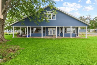 Welcome to the ultimate waterfront compound! This extraordinary - photo 44