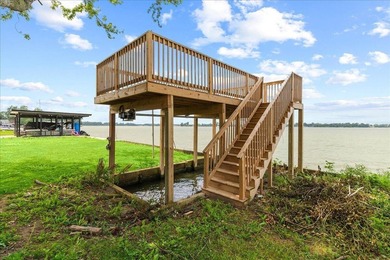 Welcome to the ultimate waterfront compound! This extraordinary - photo 47