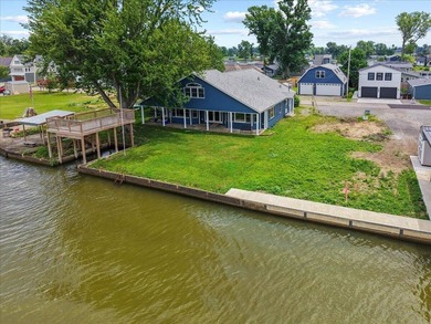 Welcome to the ultimate waterfront compound! This extraordinary - photo 50