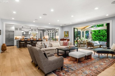 Thoughtfully refined and impeccably curated, this exceptional - photo 11