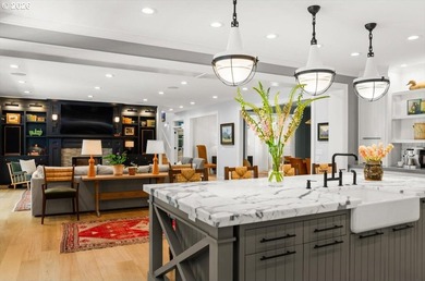 Thoughtfully refined and impeccably curated, this exceptional - photo 12