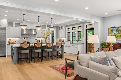Thoughtfully refined and impeccably curated, this exceptional - photo 13
