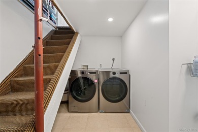 Spacious detached one-family home offering approximately 2,164 - photo 15