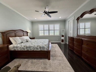 Welcome to this beautifully maintained 4-bedroom, 3-bath, 3-car - photo 16