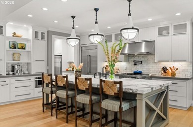 Thoughtfully refined and impeccably curated, this exceptional - photo 16