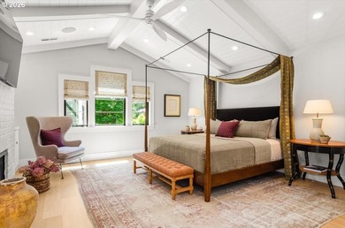 Thoughtfully refined and impeccably curated, this exceptional - photo 22