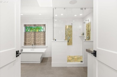 Thoughtfully refined and impeccably curated, this exceptional - photo 24