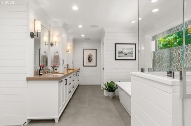 Thoughtfully refined and impeccably curated, this exceptional - photo 25