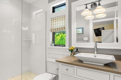Thoughtfully refined and impeccably curated, this exceptional - photo 29