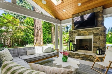 Thoughtfully refined and impeccably curated, this exceptional - photo 45