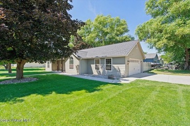 Attractive Hayden rancher offering the ease of one-level living! - photo 4