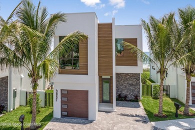 Stunning 4BD/4.5BA oceanfront villa in Melbourne Beach, offered - photo 2