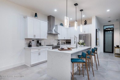 Stunning 4BD/4.5BA oceanfront villa in Melbourne Beach, offered - photo 4