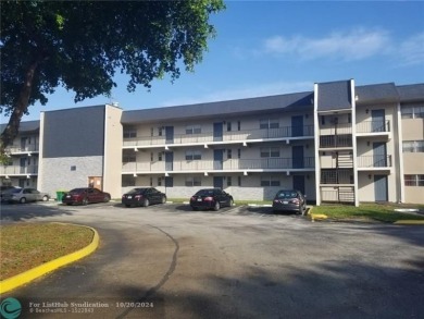 (private lake, pond, creek) Condo For Sale in Tamarac Florida