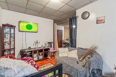 Legal 4 family 7 Bedrooms & 6 full bathrooms +5 Rooms in - photo 11