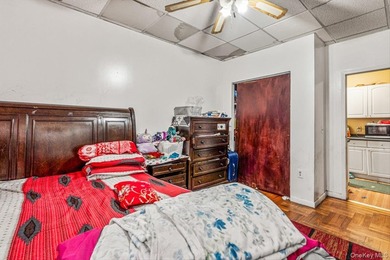 Legal 4 family 7 Bedrooms & 6 full bathrooms +5 Rooms in - photo 13