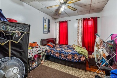 Legal 4 family 7 Bedrooms & 6 full bathrooms +5 Rooms in - photo 14