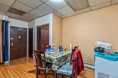 Legal 4 family 7 Bedrooms & 6 full bathrooms +5 Rooms in - photo 17