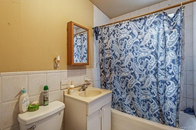 Legal 4 family 7 Bedrooms & 6 full bathrooms +5 Rooms in - photo 19