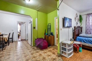 Legal 4 family 7 Bedrooms & 6 full bathrooms +5 Rooms in - photo 21